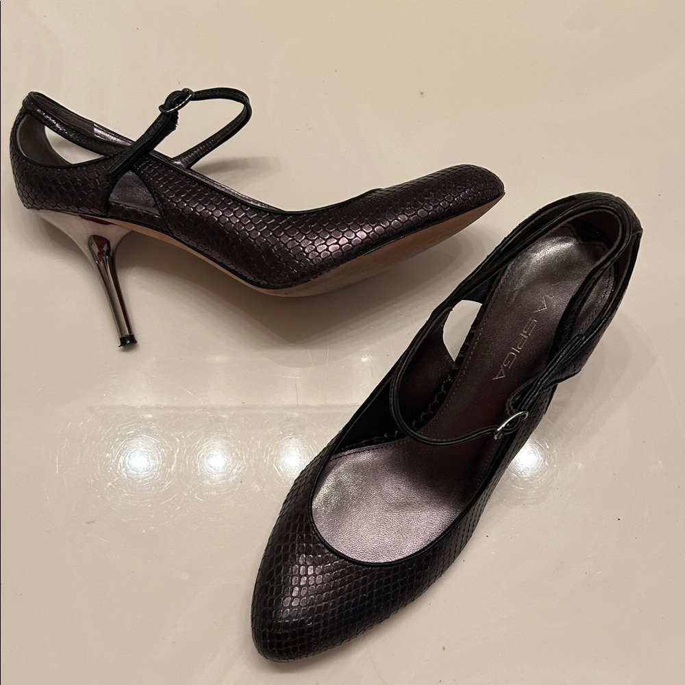 Via Spiga black Mary Jane snake-embossed leather pump & metallic heel. Size 8M.
